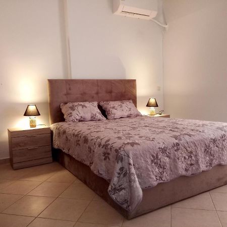 Metro-Central Beachside Apartment Athens Exterior photo