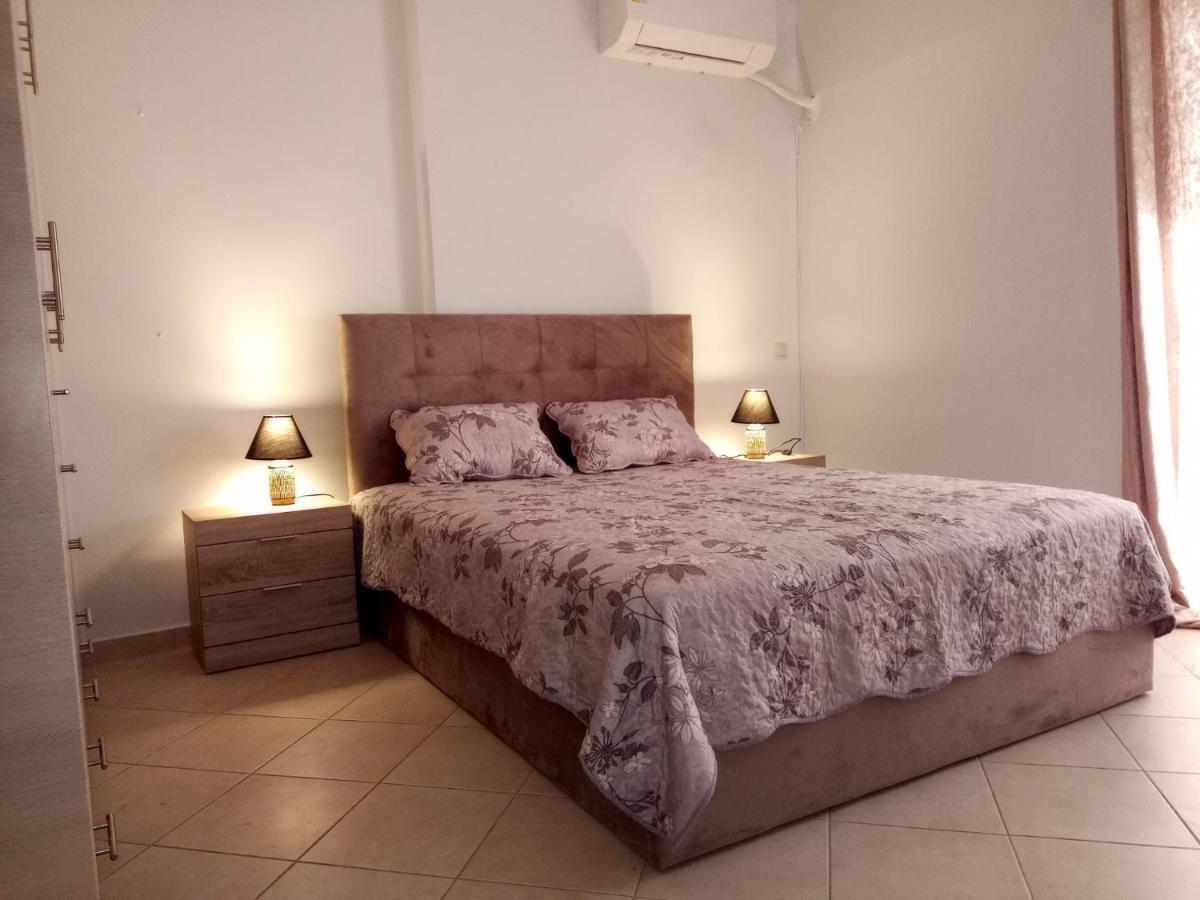 Metro-Central Beachside Apartment Athens Exterior photo